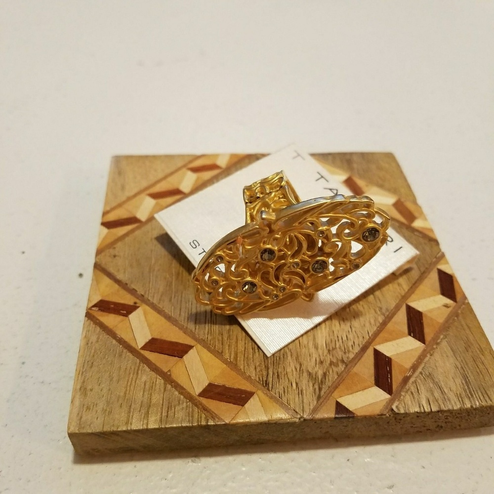 Ring Tahari